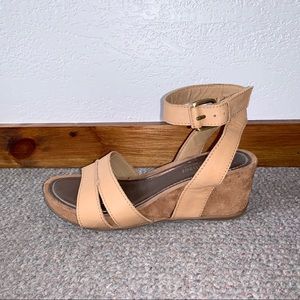 NATURALIZER Tan Wedges 👡